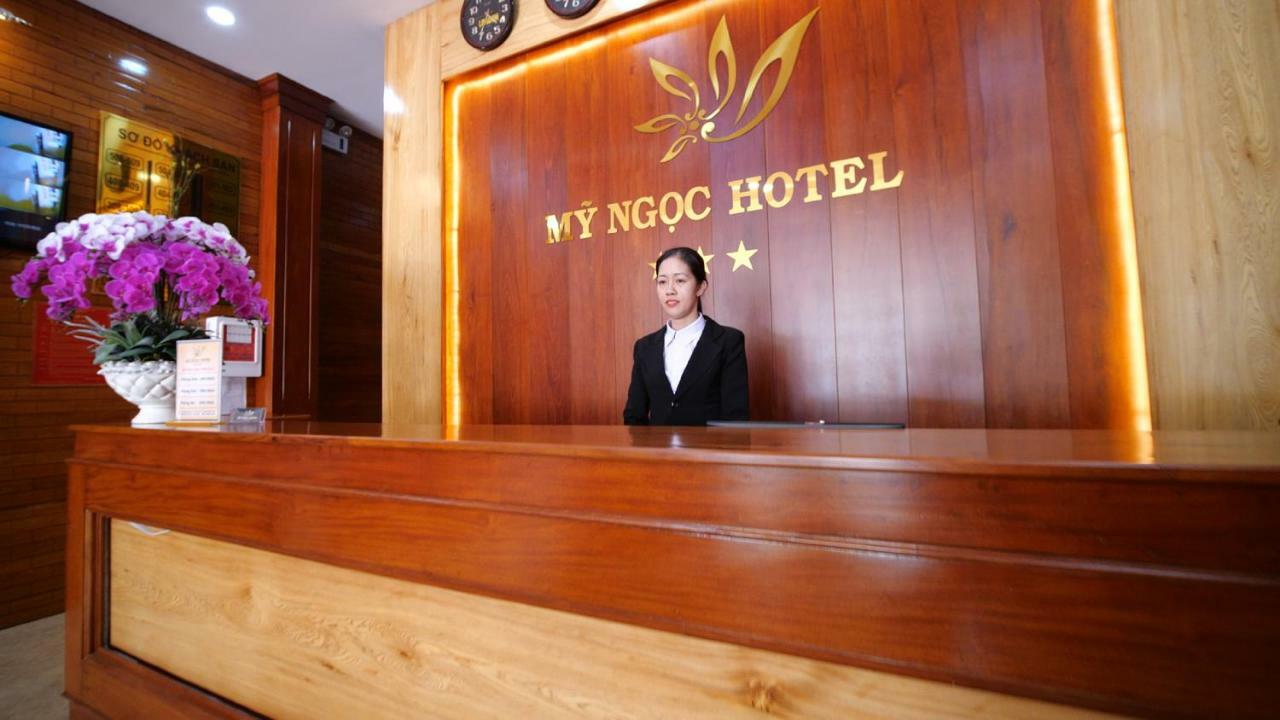 Отель Khach San My Ngoc Буонметхуот Экстерьер фото