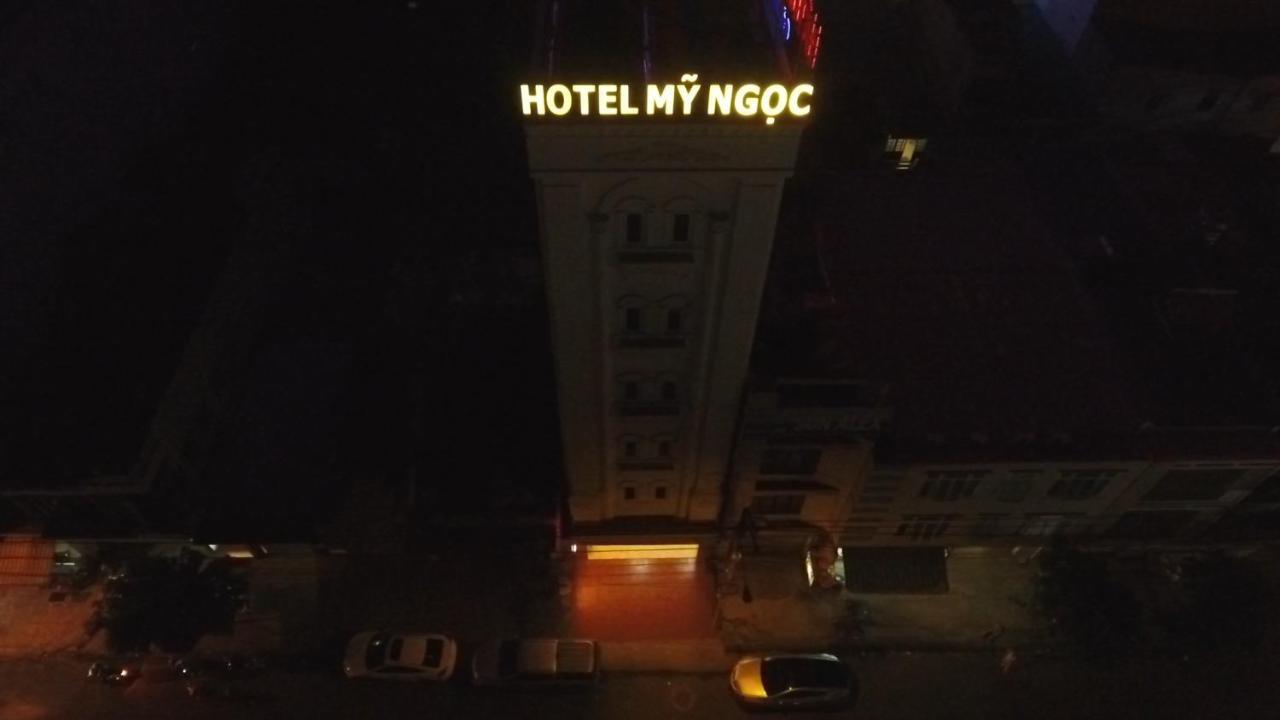 Отель Khach San My Ngoc Буонметхуот Экстерьер фото